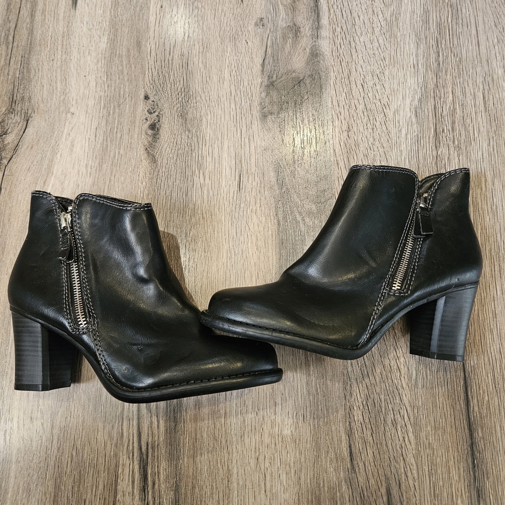Natural Soul Black Ankle Booties with Zipper